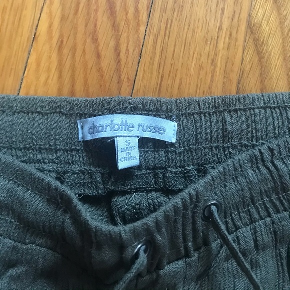 Flowy Olive Green Shorts Size Small - Picture 3 of 5